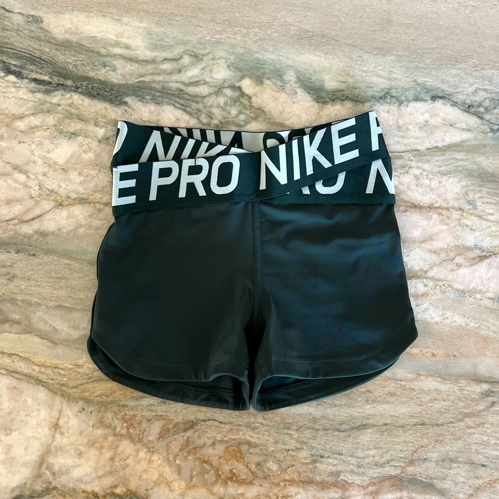 Nike Pro Shorts Intertwist